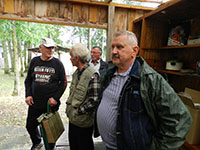 “ /></a></li>
<li><a href=